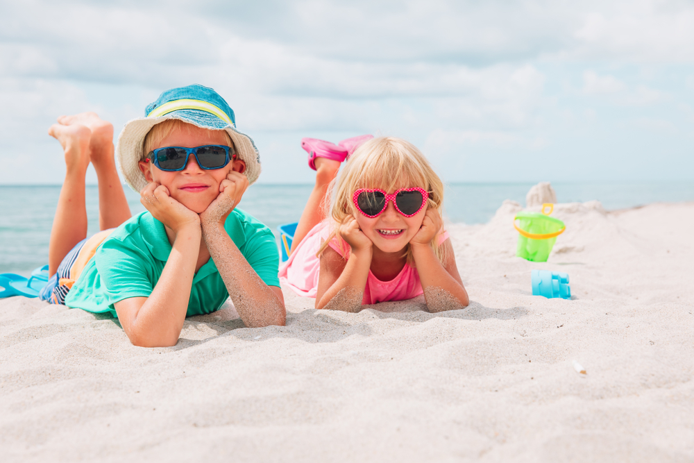 Jak zadbać o bezpieczeństwo najmłodszych na plaży?